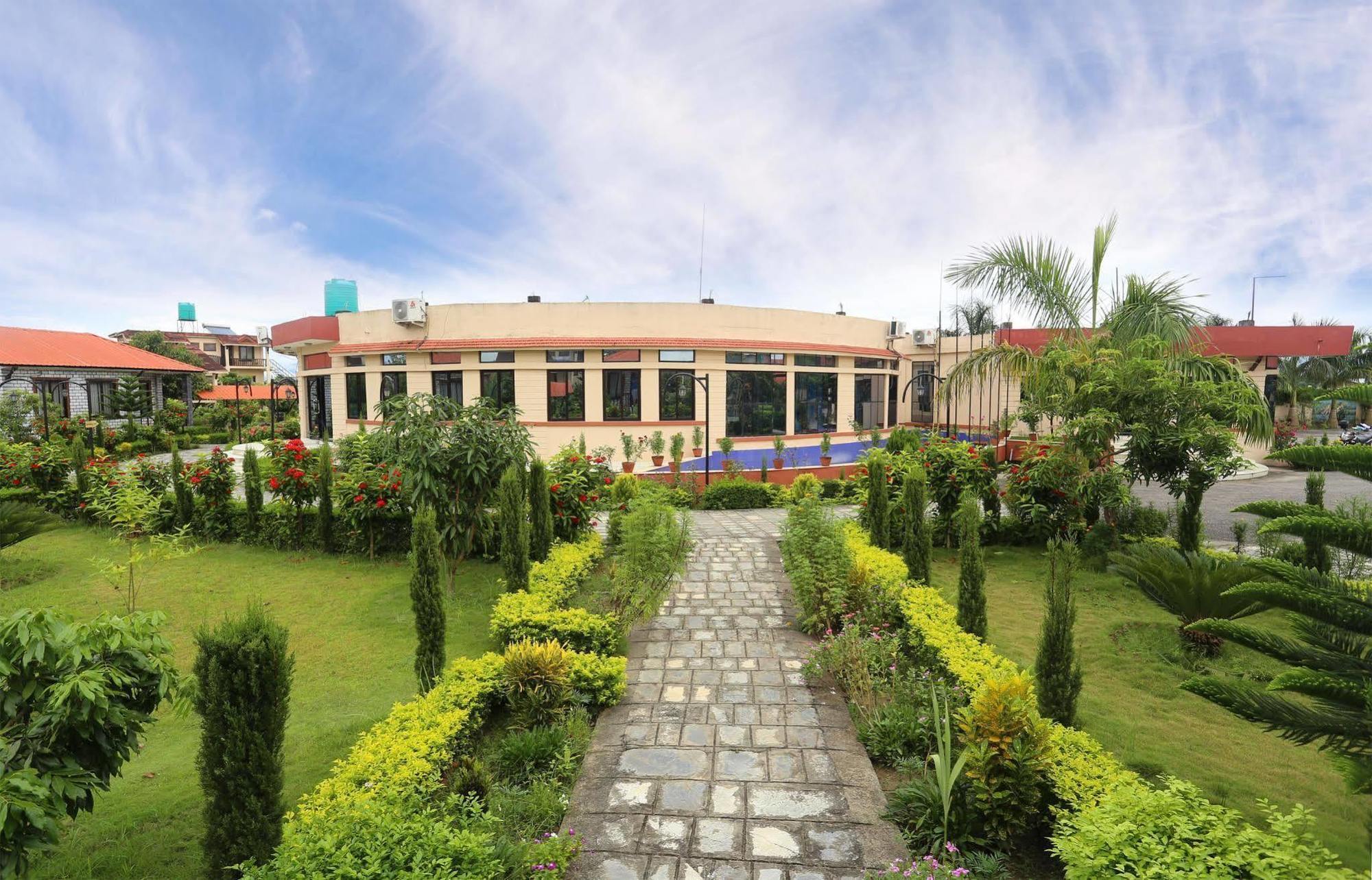 Hotel Seven Star Sauraha Luaran gambar